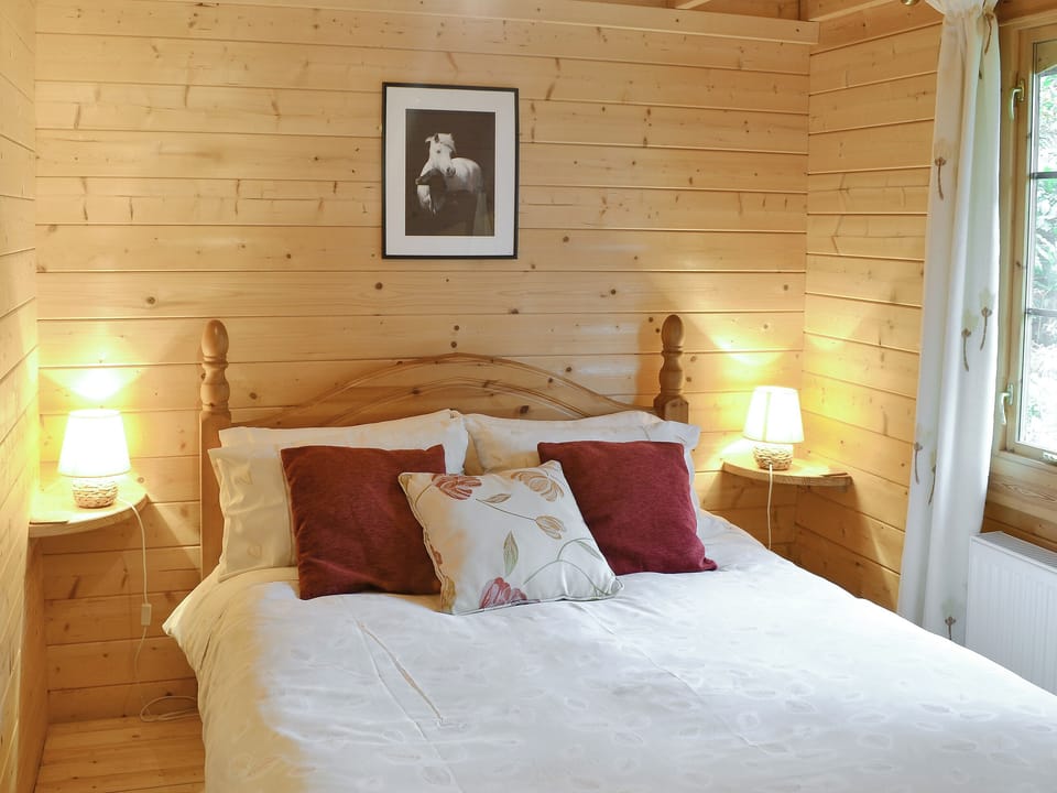 Double bedroom | Forest Lodge, Furze Hill, nr. Fordingbridge