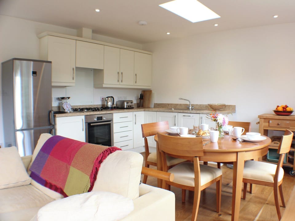 Open plan living space | Broomley Cottage, Near Salisbury