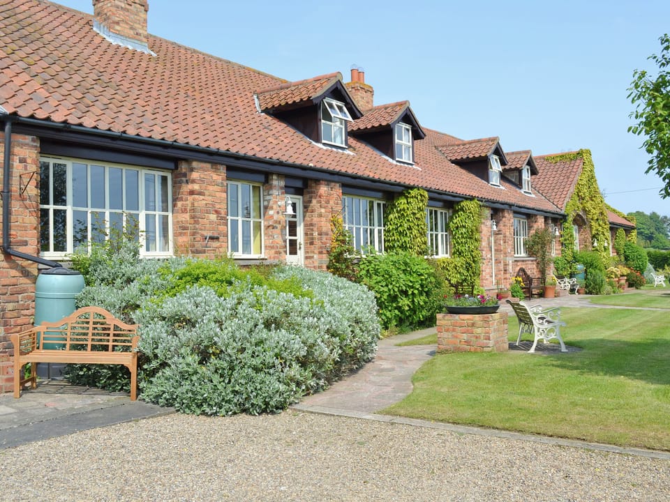 Lovely front gardens | Rose Cottage - Barmoor Farm Cottages, Scalby, near Scarborough