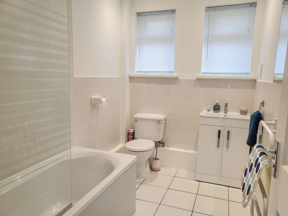 Bathroom | Bwthyn Gwyn, Ciliau Aeron, near Lampeter