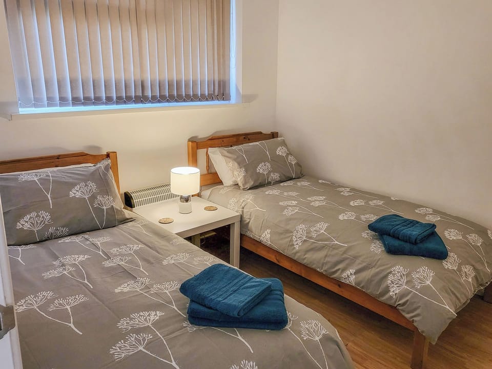 Twin bedroom | Bwthyn Gwyn, Ciliau Aeron, near Lampeter