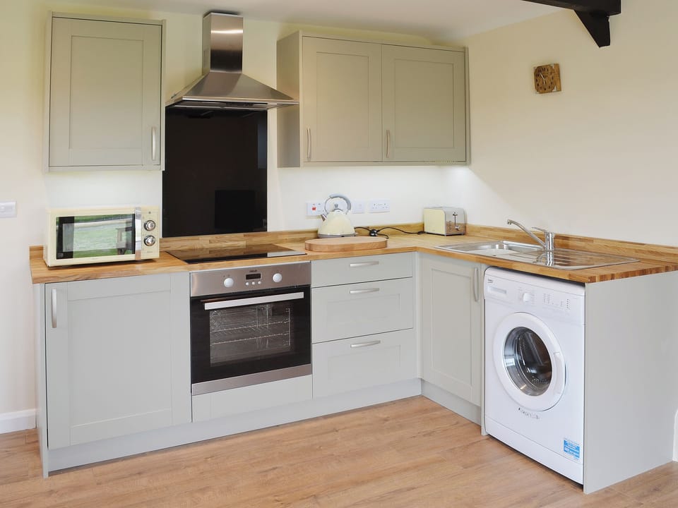 Fully fitted and well equipped kitchen | Saddlers Cottage - Old Chalksole Cottages, Alkham, near Dover