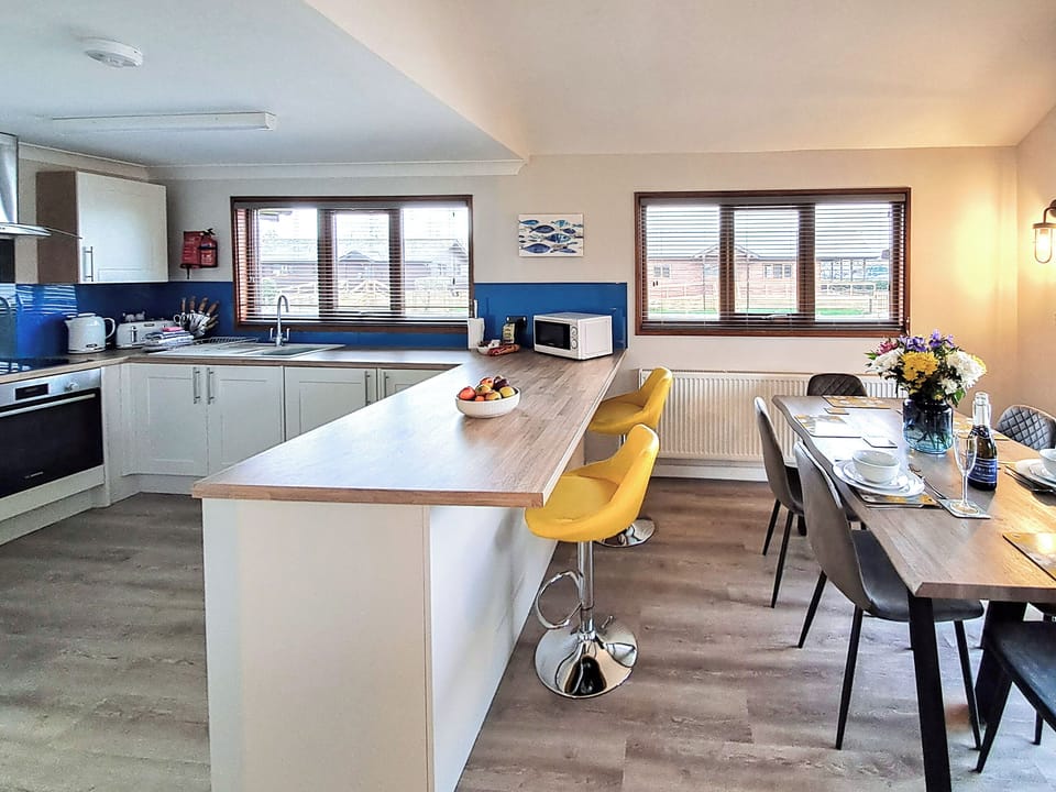 Kitchen/diner | River Breeze - Norfolk Holiday Lodges, Brundall