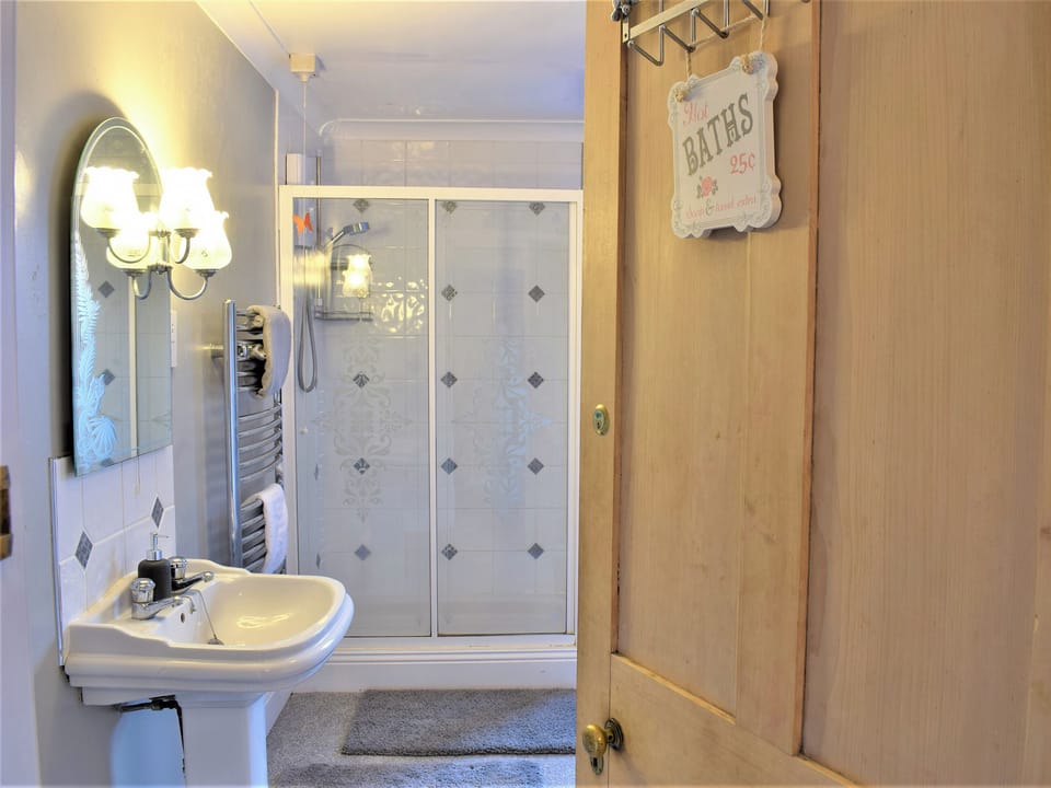 Bathroom | The Old Farmhouse, Ancroft, near Berwick-upon-Tweed