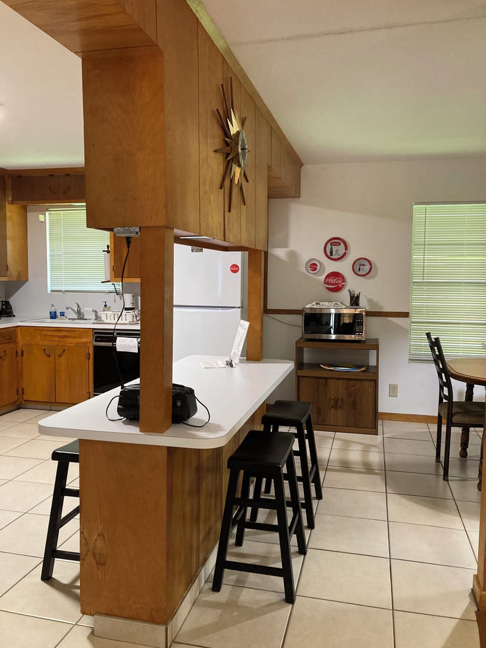 Kitchen island (seats 4)