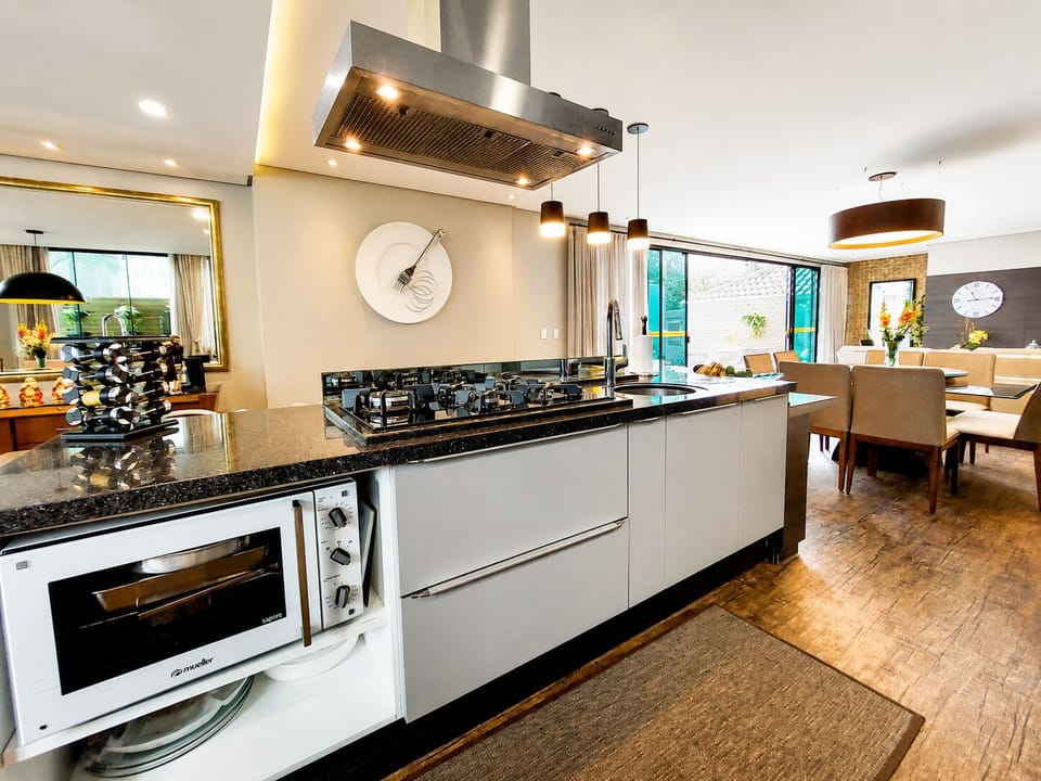 Deluxe House, Private Pool (Casa Estrela Rubi) | Private kitchen | Fridge, microwave, rice cooker, blender