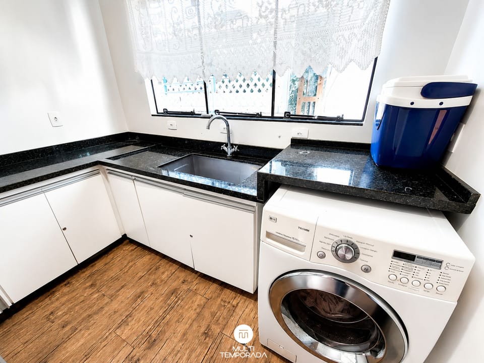 Deluxe House, Private Pool (Casa Estrela Rubi) | Private kitchen | Fridge, microwave, rice cooker, blender