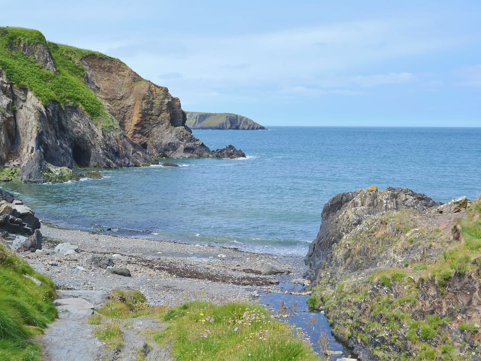 Relaxing double bedroom | Hayloft Cottage - Croft Farm Cottages, Ludchurch, near Narberth