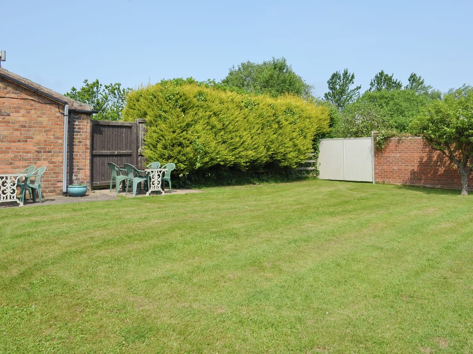 Rear lawned garden | Meadowsweet Cottage - Barmoor Farm Cottages, Scalby, near Scarborough