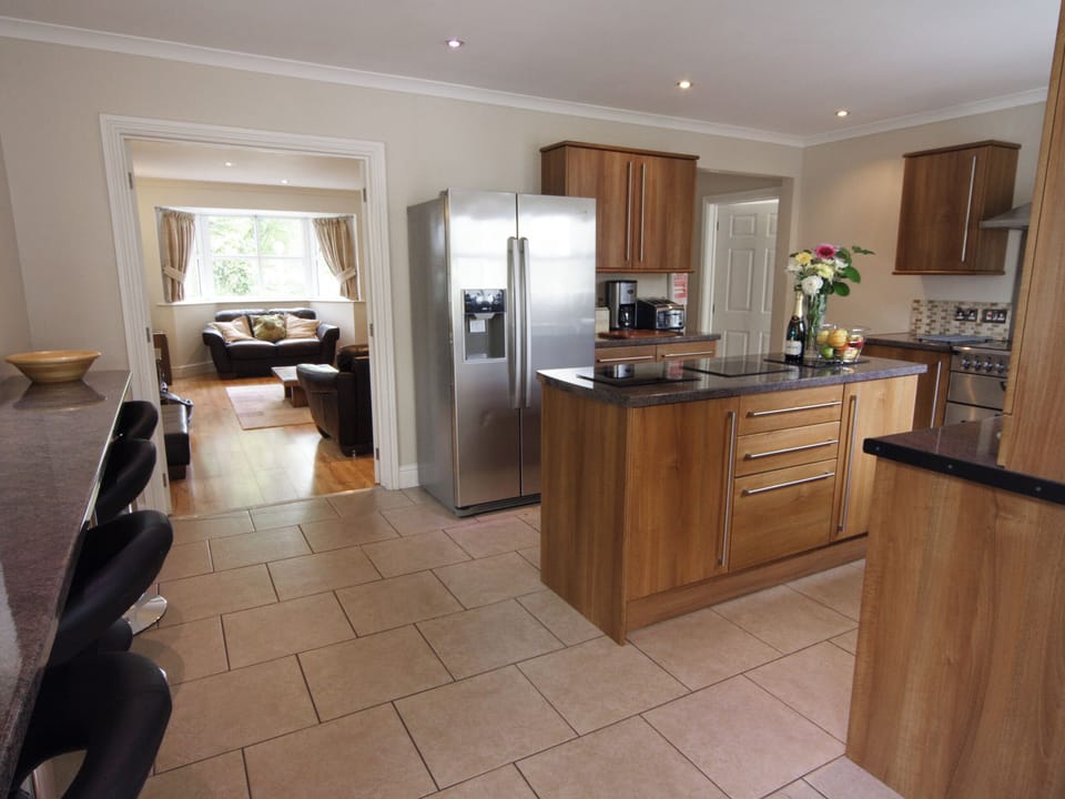 Kitchen | Four Seasons, Plwmp