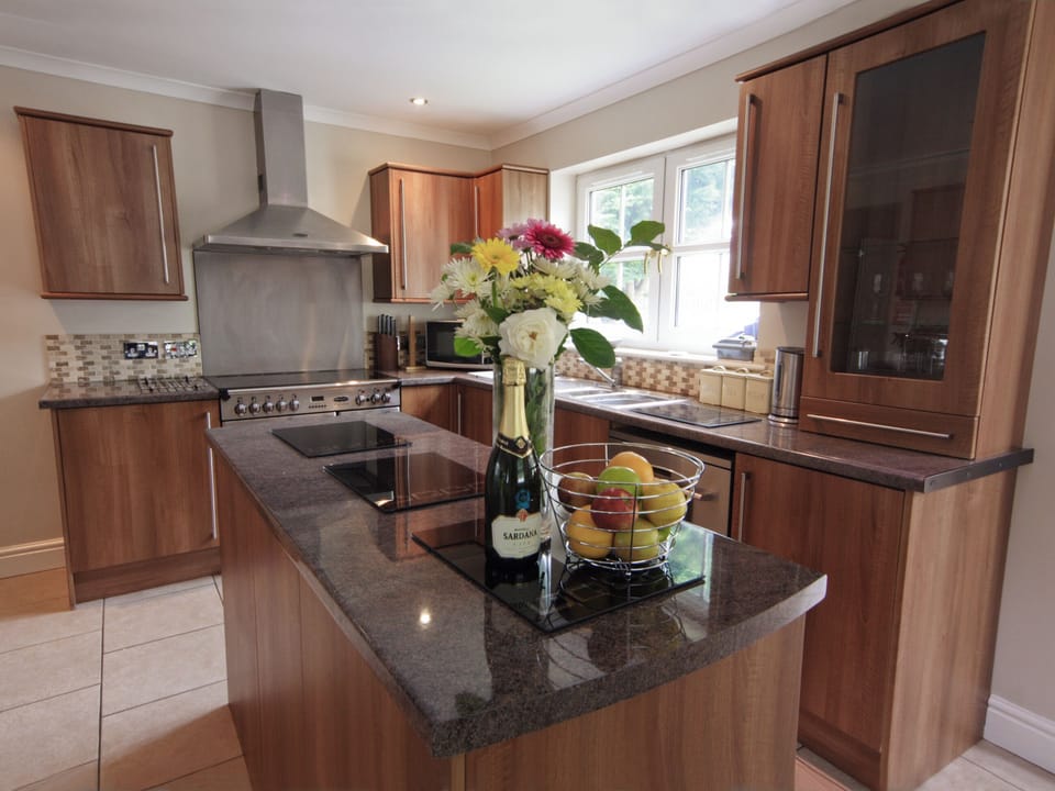 Kitchen | Four Seasons, Plwmp