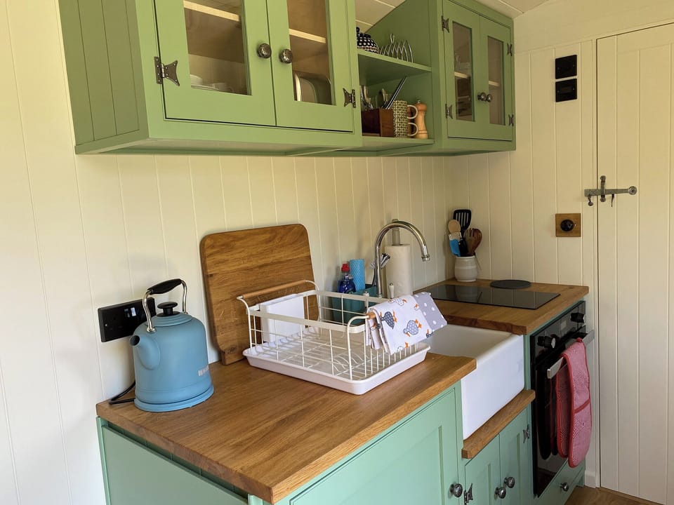 Kitchen | Corran Shepherd&rsquo;s Hut, Corran