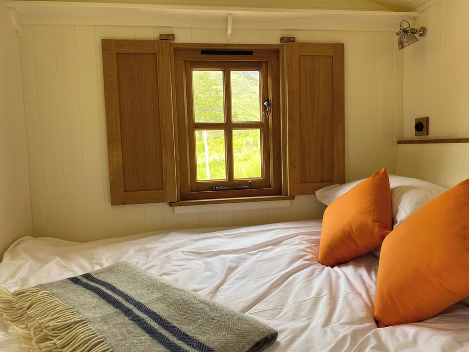 Bedroom | Corran Shepherd&rsquo;s Hut, Corran