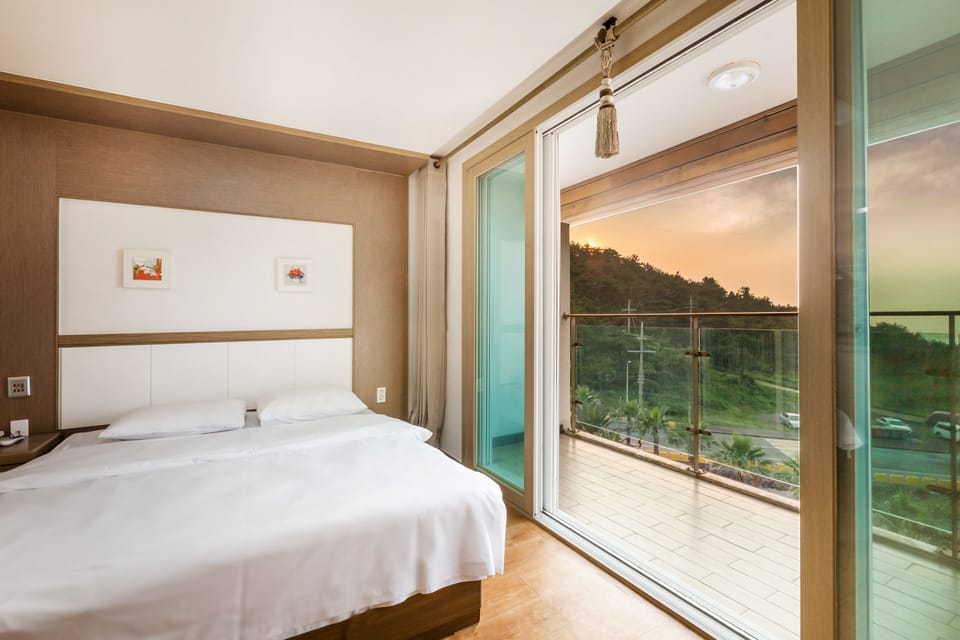 Resort Room (Ocean View - 18 py) | Free WiFi