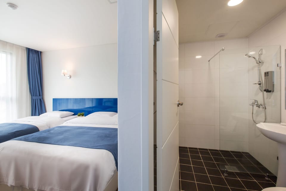Standard Twin Room | Free WiFi