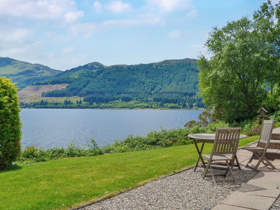 Beautiful views of the Loch from the garden | Seaside Cottage - Mullardoch Cottages, by Inverinate, Kyle