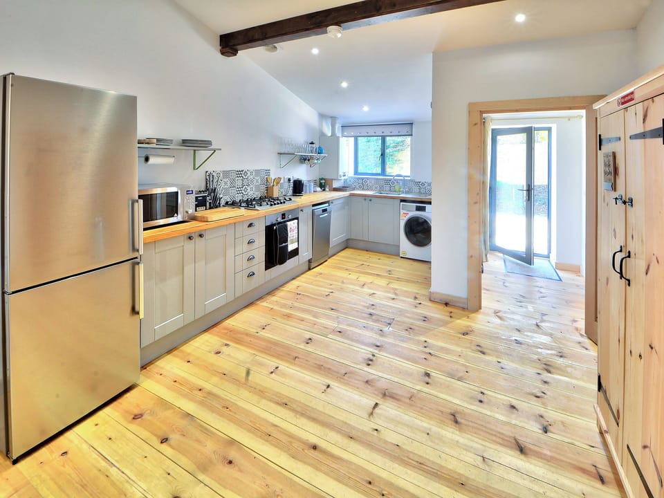 Contemporary styled kitchen area | Dornfelder - Rossiter&rsquo;s Vineyard Barn, Wellow, near Yarmouth