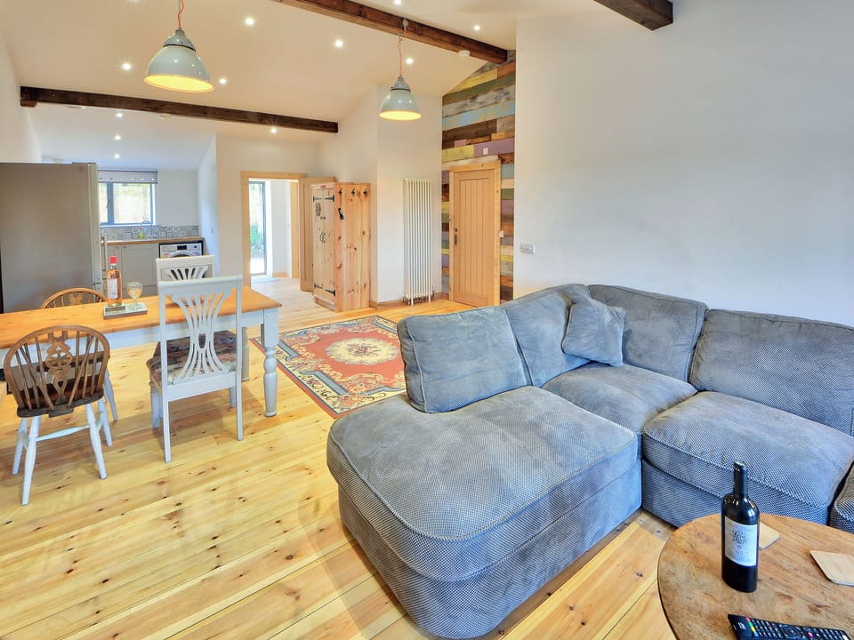 Spacious open plan living space | Dornfelder - Rossiter&rsquo;s Vineyard Barn, Wellow, near Yarmouth