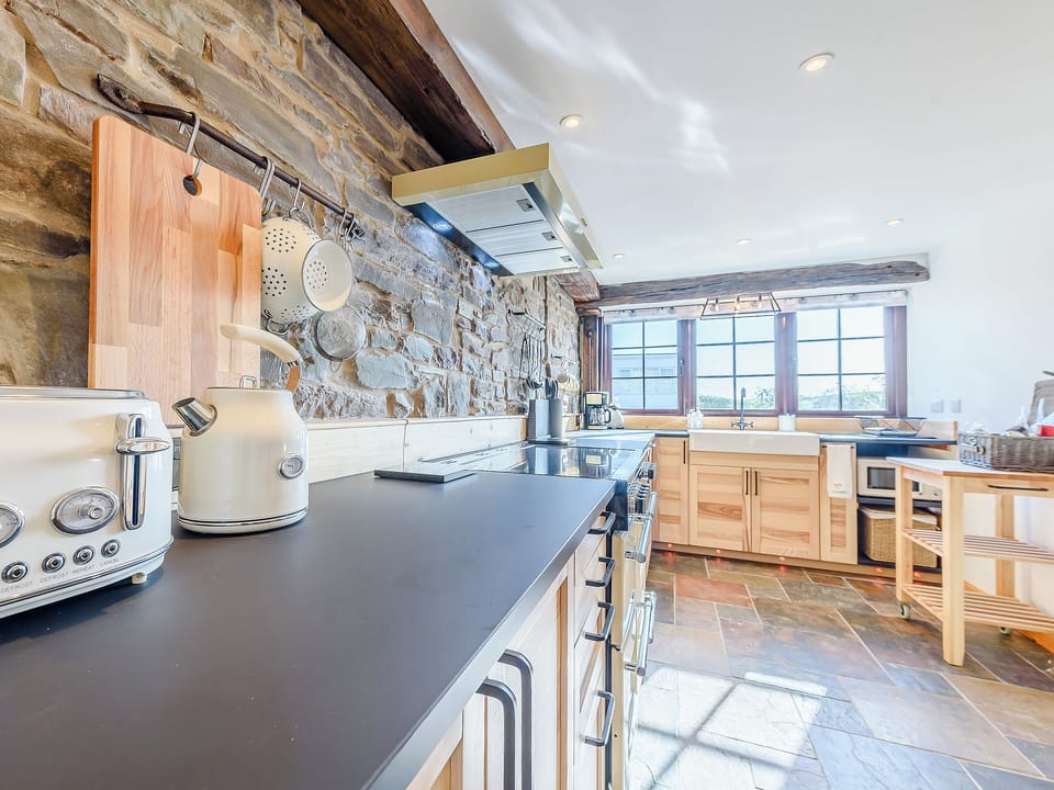 Kitchen | The Coach House - Bronyn Farm, Ferryside, near Carmarthen