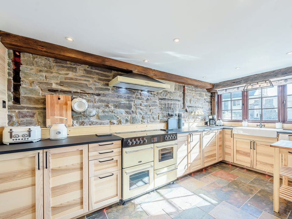 Kitchen | The Coach House - Bronyn Farm, Ferryside, near Carmarthen