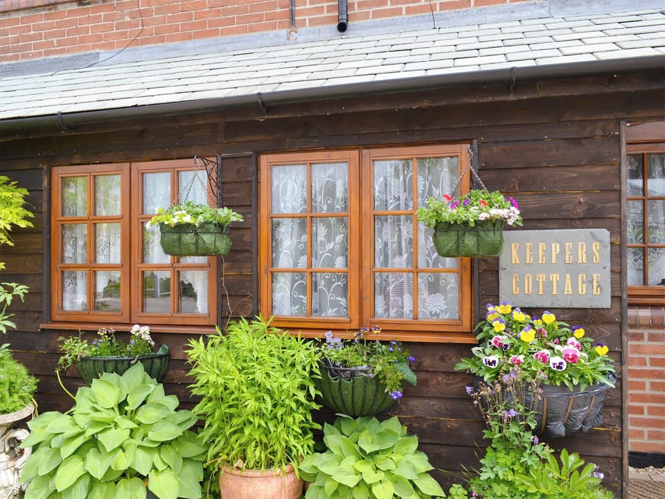 Characterful holiday home | Keepers Cottage, East Burton, near Wareham