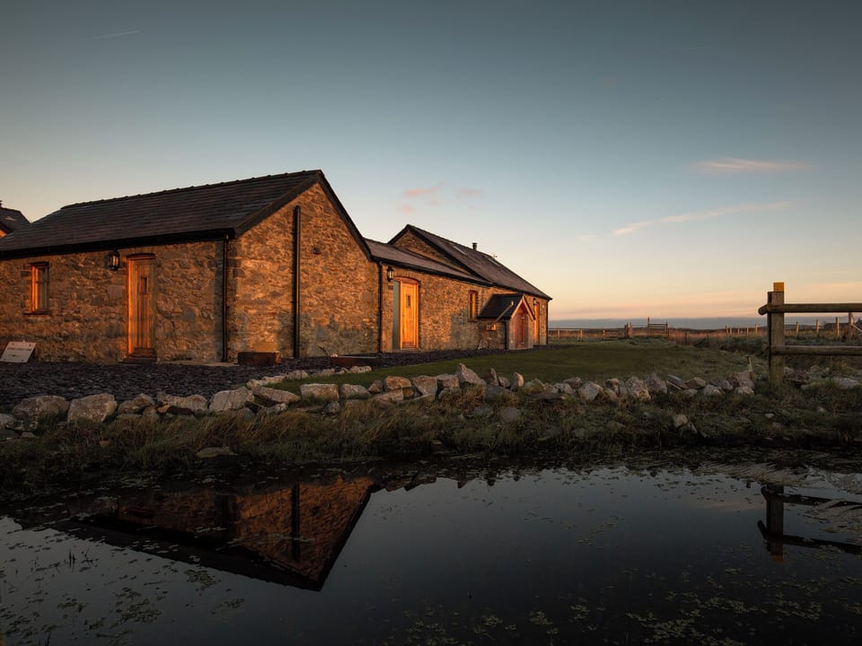 Stunning holiday home | Lapwing Cottage - Cerrig Cottages, Caergeiliog, near Rhosneigr