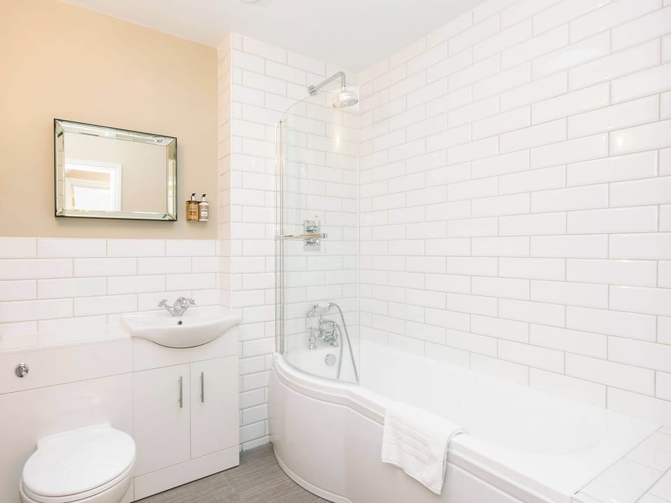 En-suite | Meadowsweet Cottage - Swardeston Cottages, Swardeston, near Mulbarton