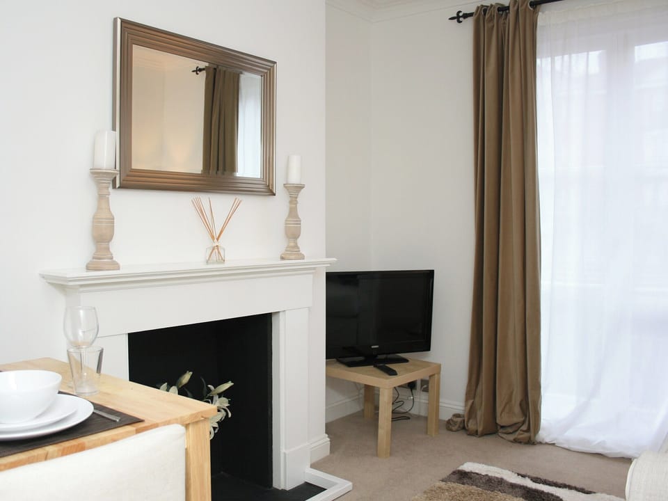 Living room/dining room | Lower Pantiles Apartment, Tunbridge Wells