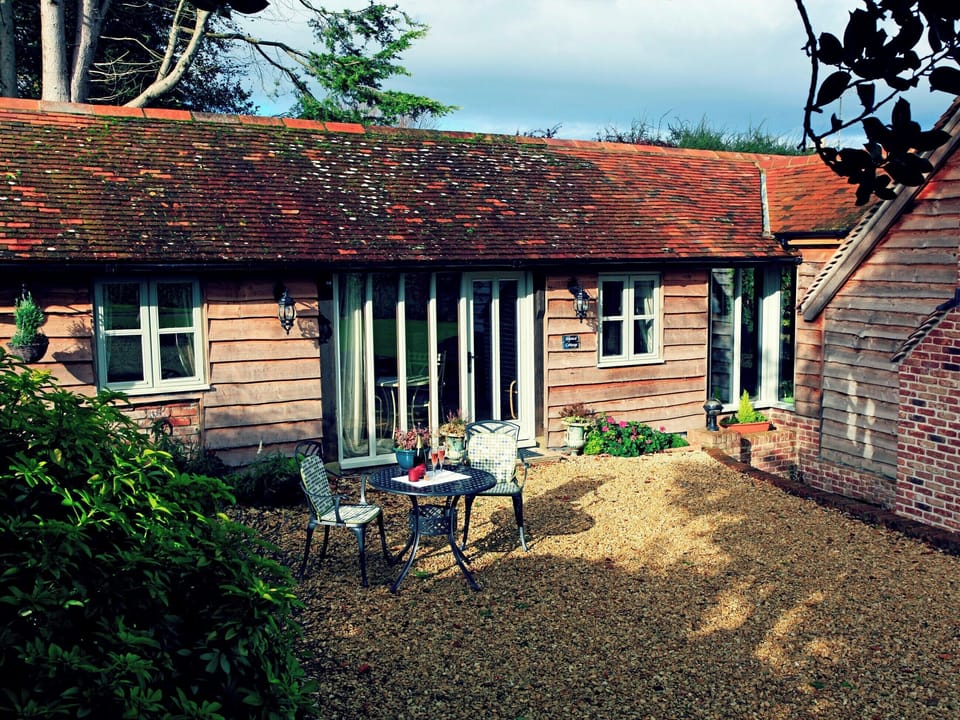Outdoor area | Alpaca Cottage, Frampton