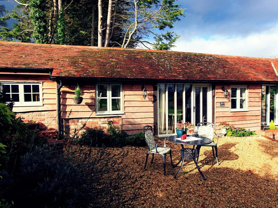 Outdoor area | Alpaca Cottage, Frampton