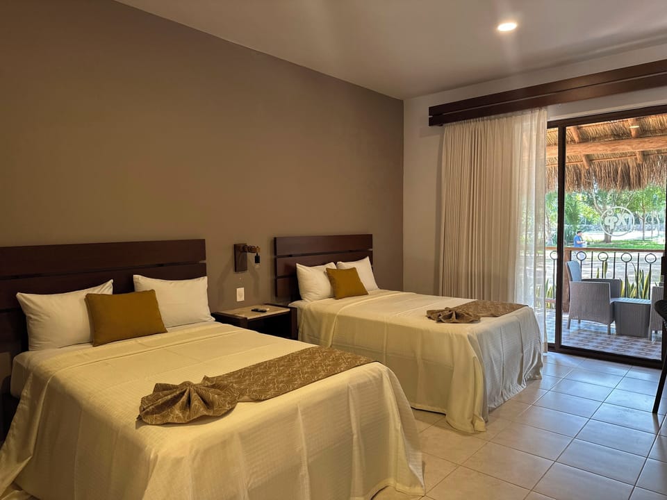 Superior Double Room | Desk, bed sheets