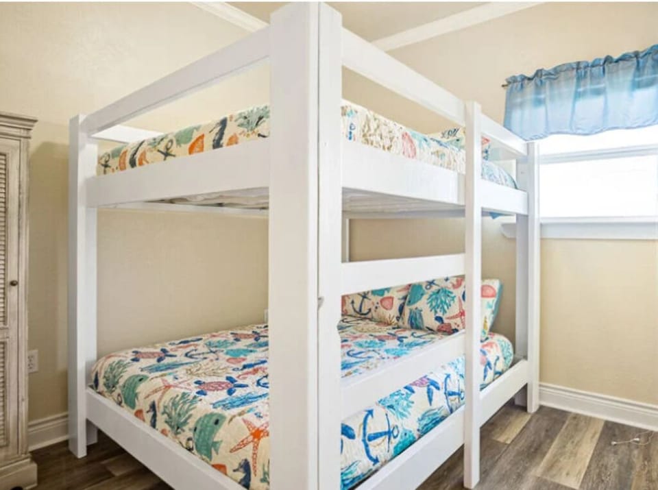 3rd Guest Room with Queen/Queen Bunks and Smart TV