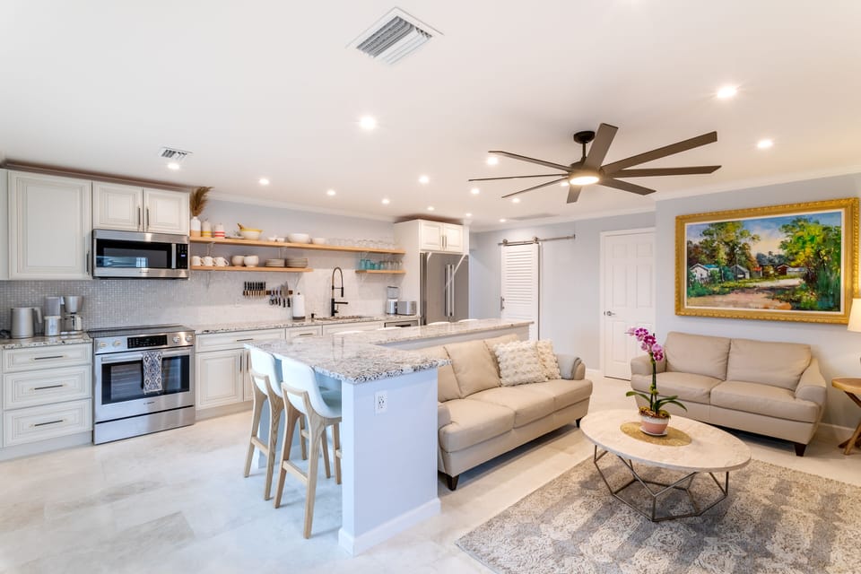 Living Room & High End Kitchen