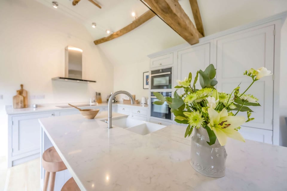 The Byre Kitchen - StayCotswold