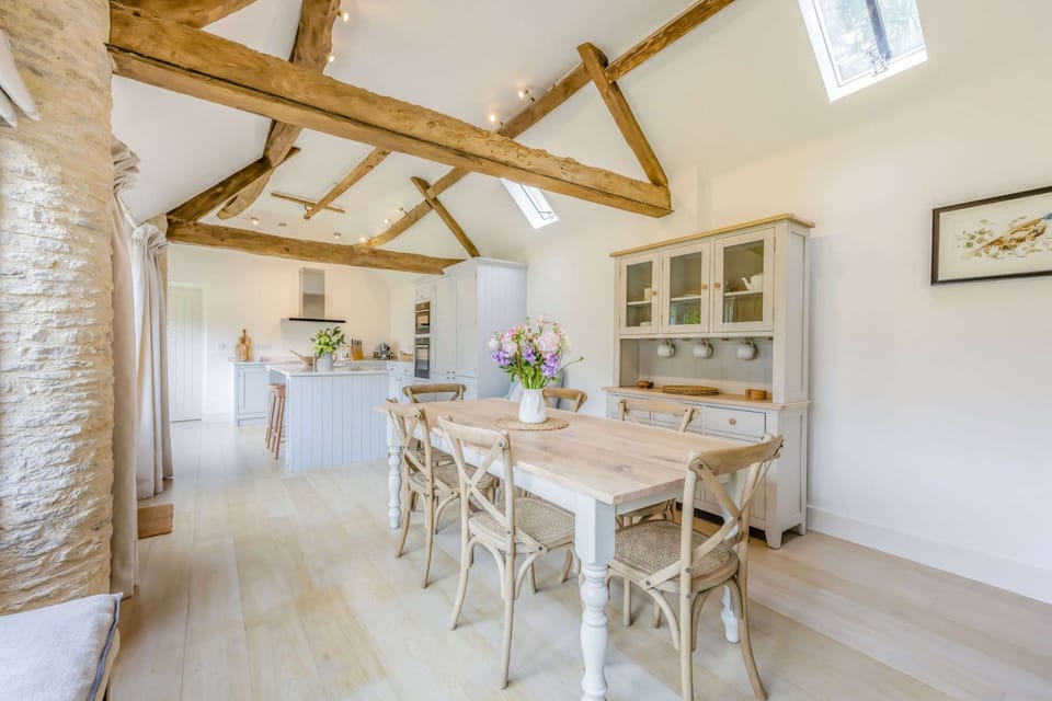 The Byre Dining Area - StayCotswold