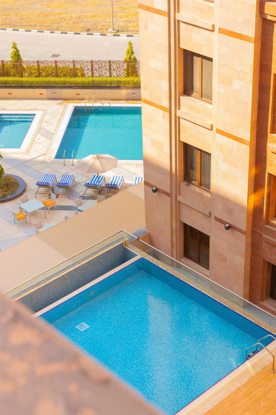 2 outdoor pools