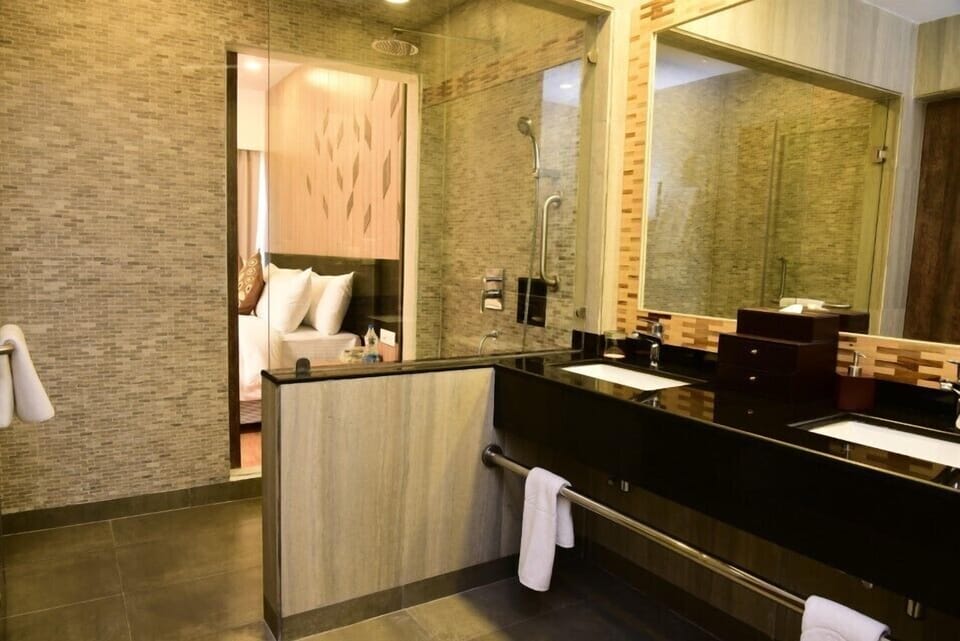 Executive Suite | Bathroom | Bathrobes, slippers, towels