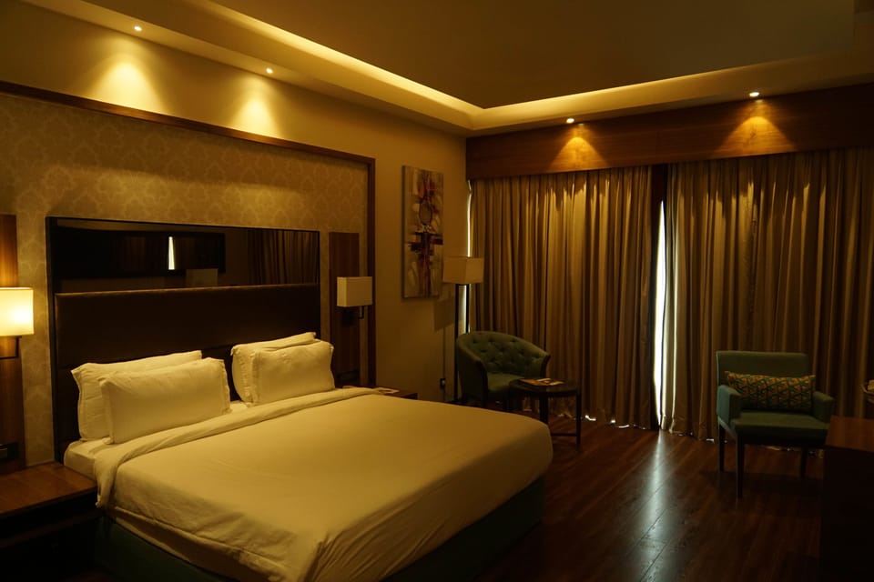 Deluxe Room | Minibar, in-room safe, desk, WiFi (free)