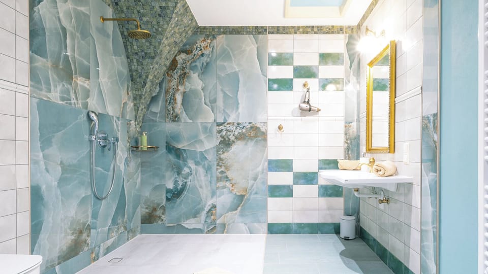 Comfort Double Room, Garden View | Bathroom | Hair dryer, towels