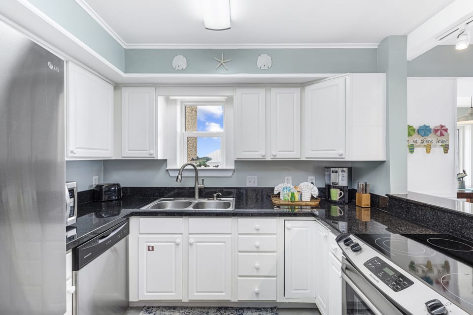 Compass Point 310 | Private kitchen | Fridge, microwave, oven, stovetop