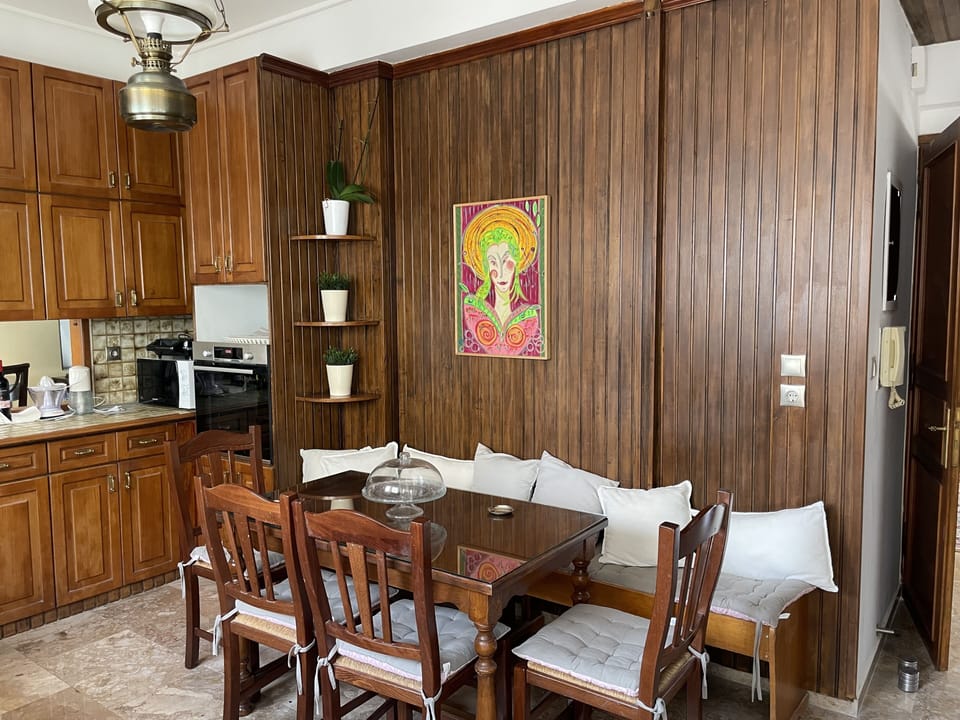Kitchen with table for six people
