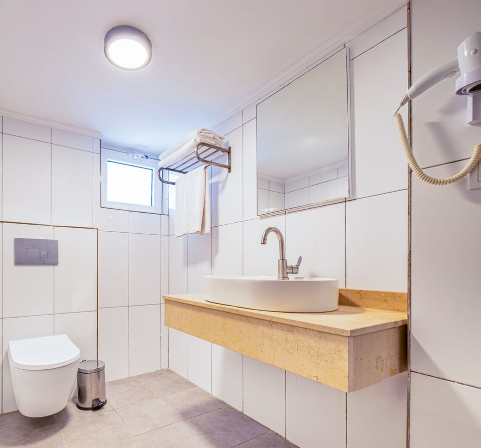 Bathroom sink