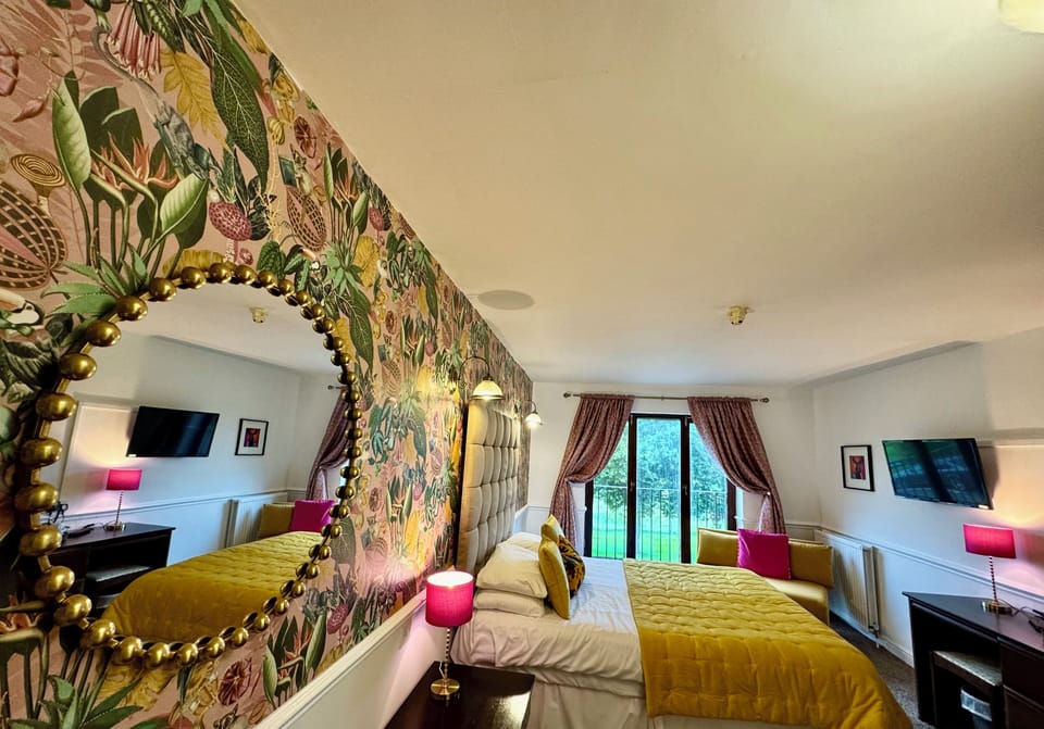 Deluxe Double Room | Individually decorated, individually furnished, laptop workspace