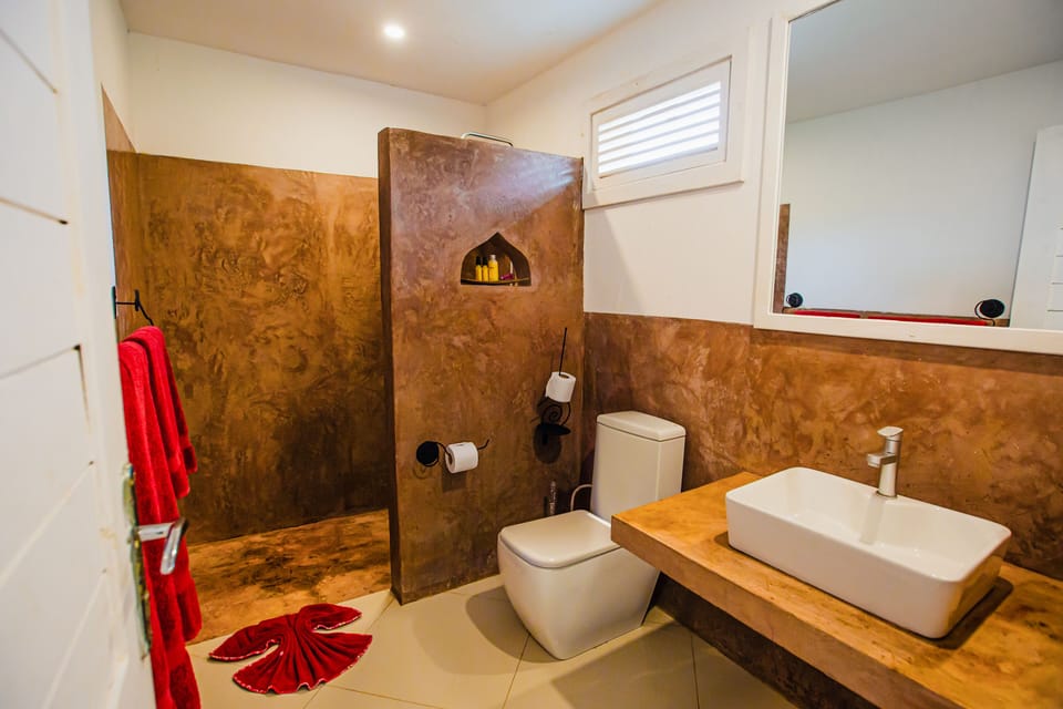 Classic Room, 1 Bedroom, Pool View | Bathroom | Shower, rainfall showerhead, hair dryer, towels