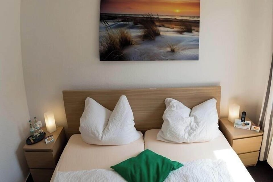 Standard Double Room | Desk, free WiFi, bed sheets