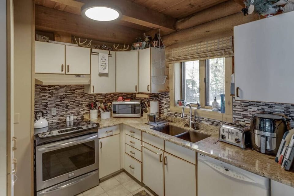 Fully equipped and functional kitchen.