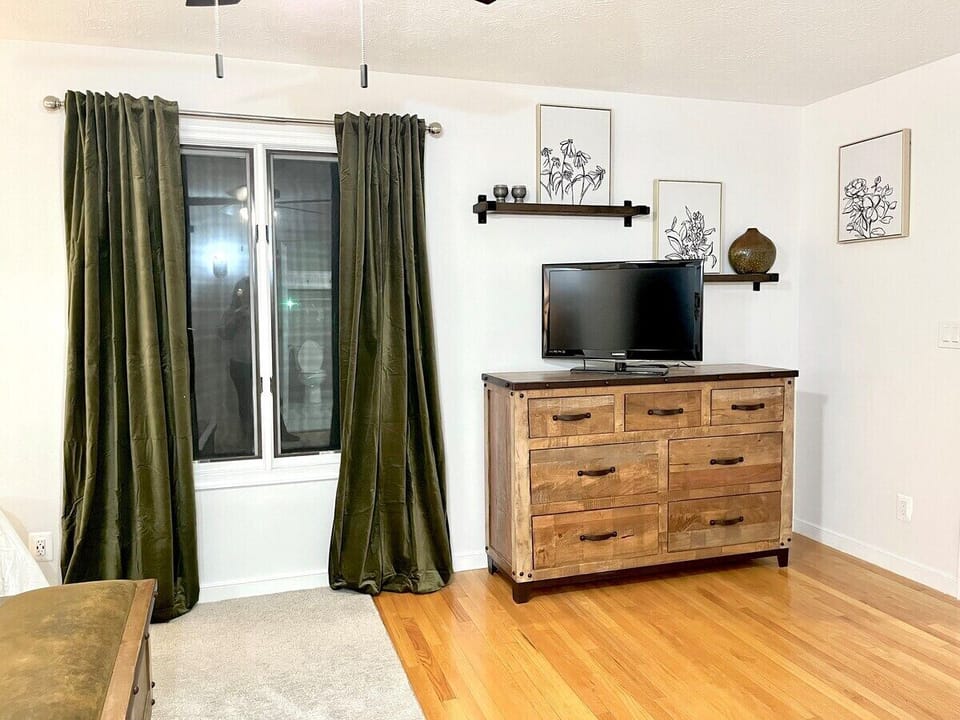 Main House, 2nd floor King Primary