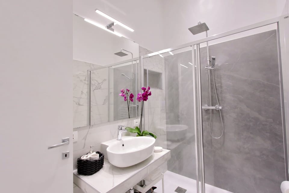 Superior Quadruple Room | Bathroom | Shower, bidet, soap, shampoo