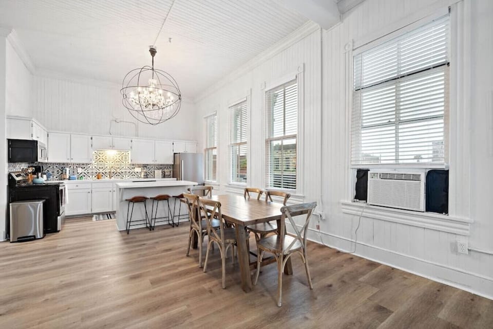 Create lasting memories around the dining table
