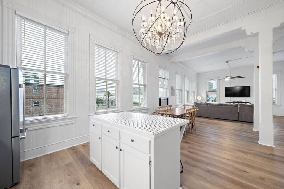 A kitchen perfect for preparing meals for the family!